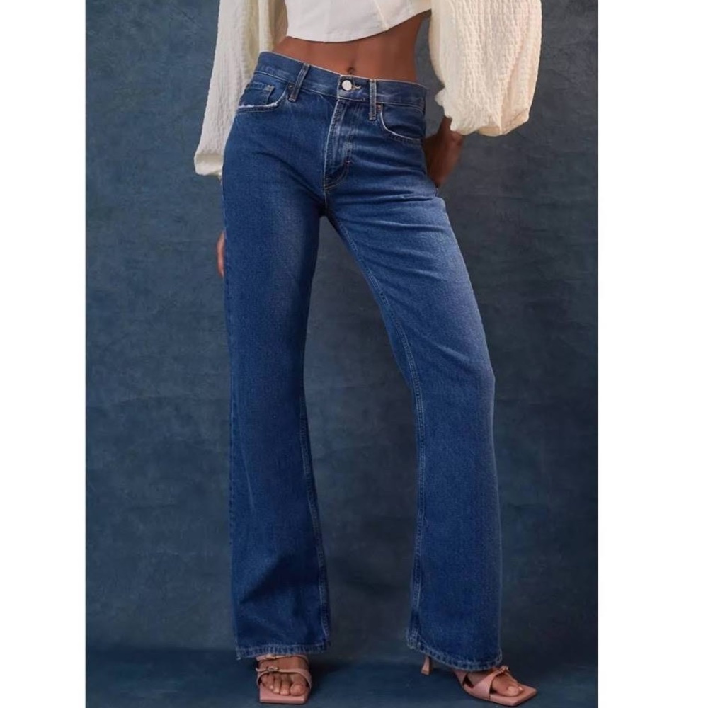 BDG Urban Outfitters
Mid‎ Rise Flare Jeans Size 24